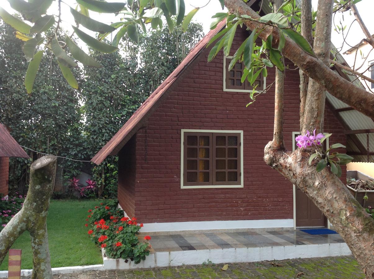 Hr Chales Pousada Itapemirim Exterior photo